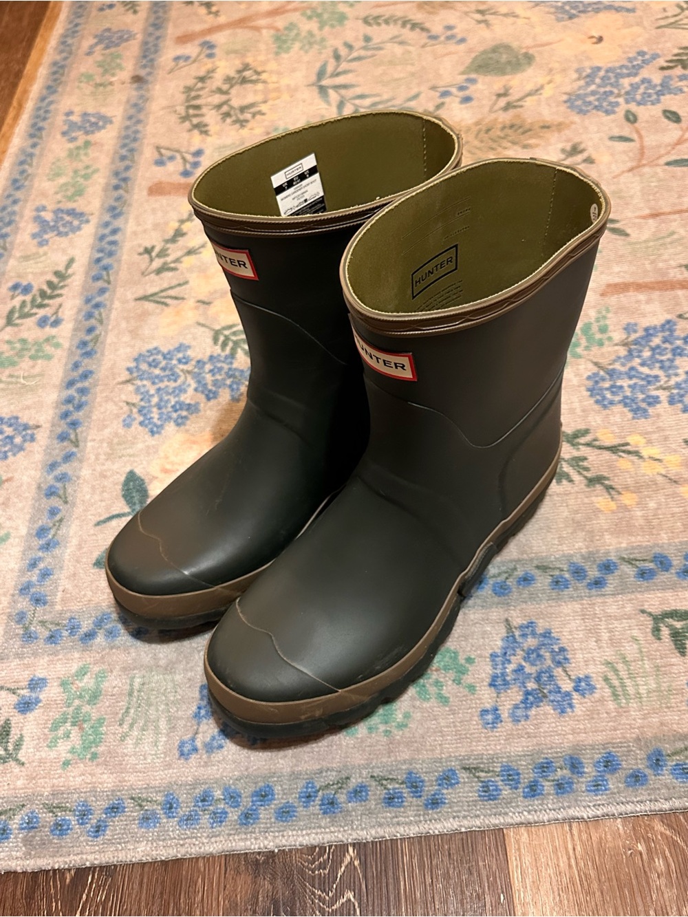 Hunter Short Women's Gardener Boot in Olive with Clay Trim - Picture 5 of 12